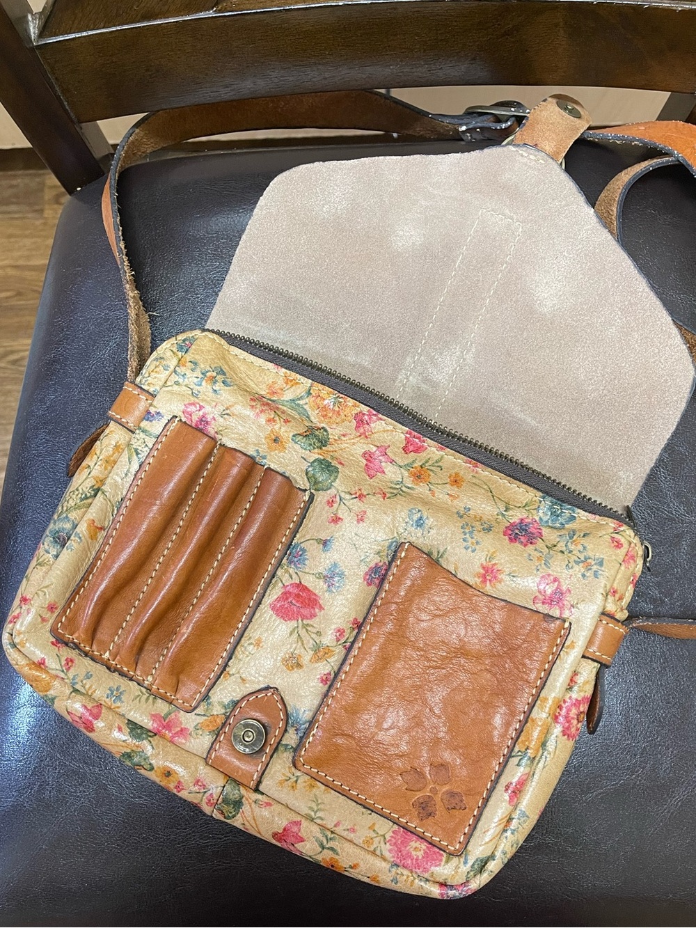 Patricia Nash Leather Prairie Rose Floral Print Leather Crossbody Bag GUC - Picture 3 of 7